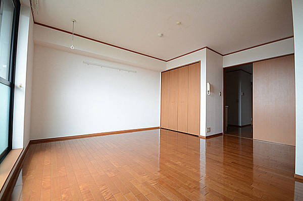 アズール羽衣の居間・リビング|ゆったりとした居間です