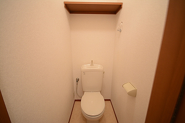 アズール羽衣のトイレ|落ち着いた色調のトイレです