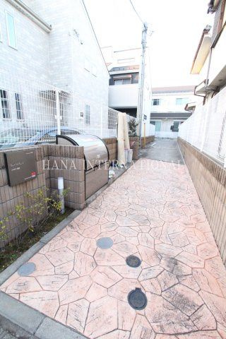 リブリ・国立のエントランス