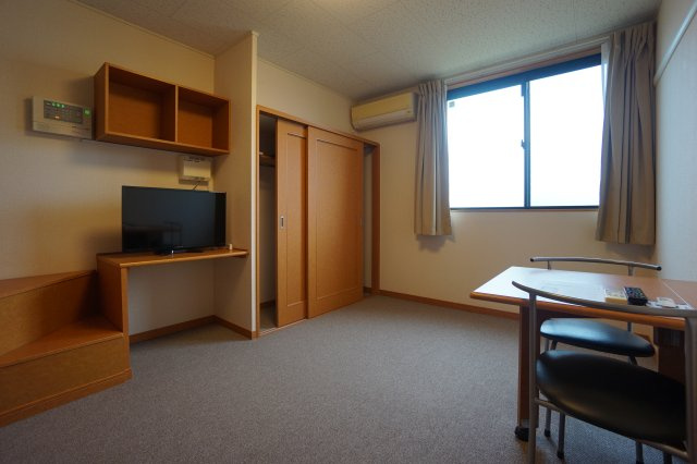 レオパレスONOの居間・リビング