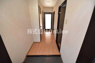 八尾市恩智北町２丁目の賃貸マンションの玄関