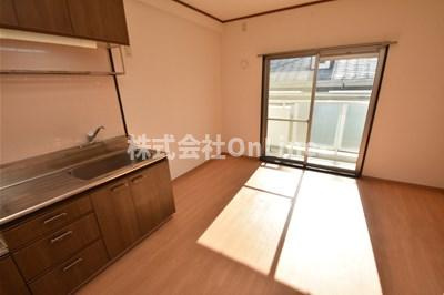 八尾市恩智北町２丁目の賃貸マンションの居間・リビング