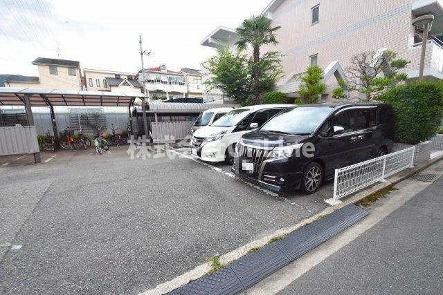 八尾市恩智北町２丁目の賃貸マンションの駐車場