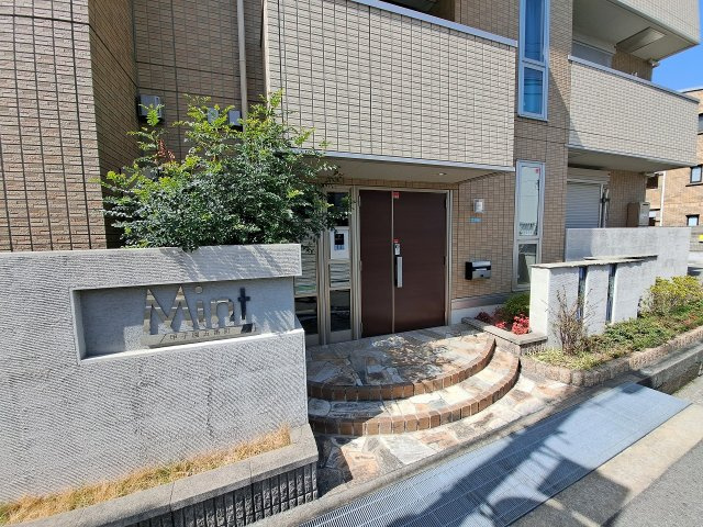MINT甲子園五番町のエントランス