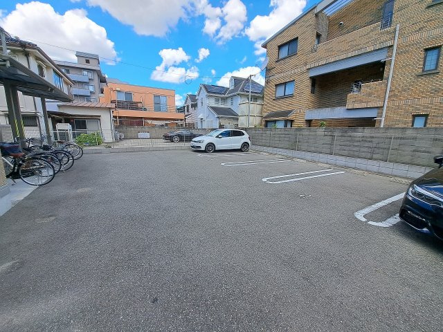 MINT甲子園五番町の駐車場