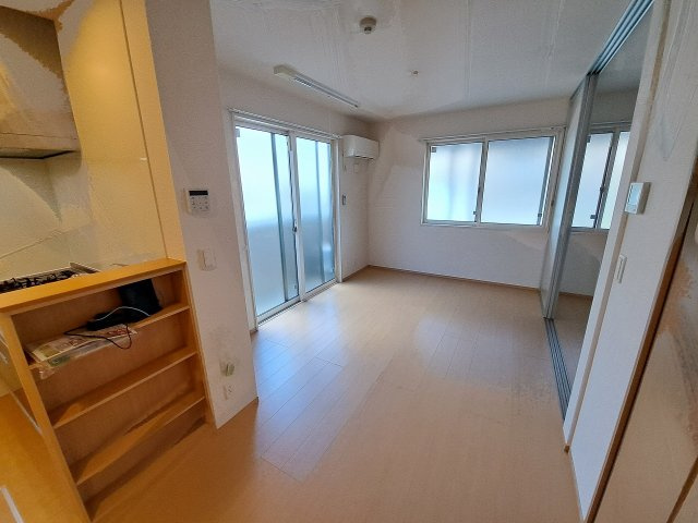 MINT甲子園五番町の居間・リビング