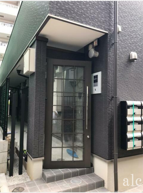 新宿区高田馬場１丁目のアパートのエントランス|清潔なエントランスです