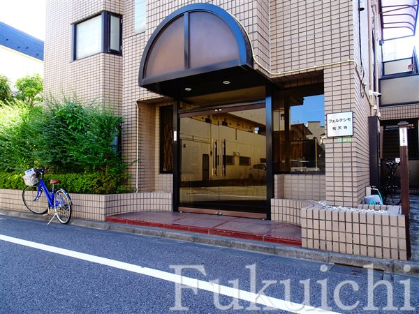 フェルテシモ祐天寺のエントランス