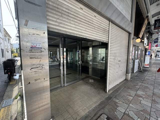 三佳興業 貸店舗のエントランス