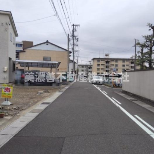 ６２９５７　岐阜市梅ヶ枝町土地の前面道路含む現地写真