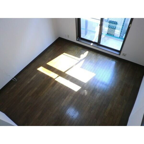 明石市東山町のアパートの居間・リビング