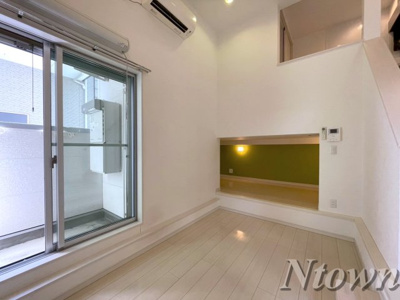 【居間・リビング】 | サンエイブリッジⅡ | おしゃれな居間です