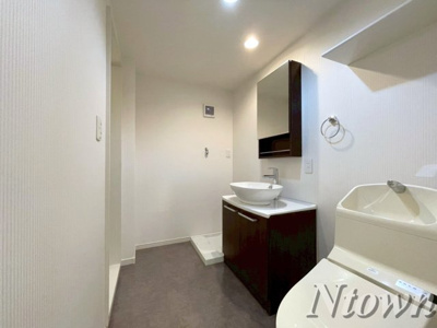 【洗面所】 | サンエイブリッジⅡ | 明るい洗面所です