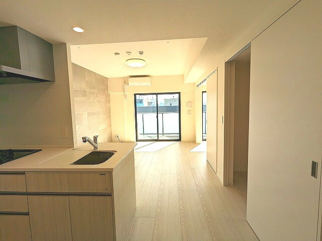 Urbanex KURAMAE RESIDENCEの設備|南向き、カウンターキッチン、インターネット無料、床暖房、エアコン照明付きです