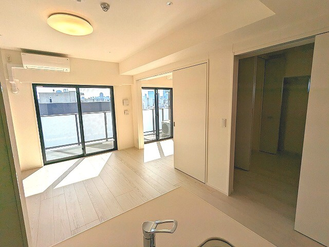 Urbanex KURAMAE RESIDENCEの設備|南向き、カウンターキッチン、インターネット無料、床暖房、エアコン照明付きです