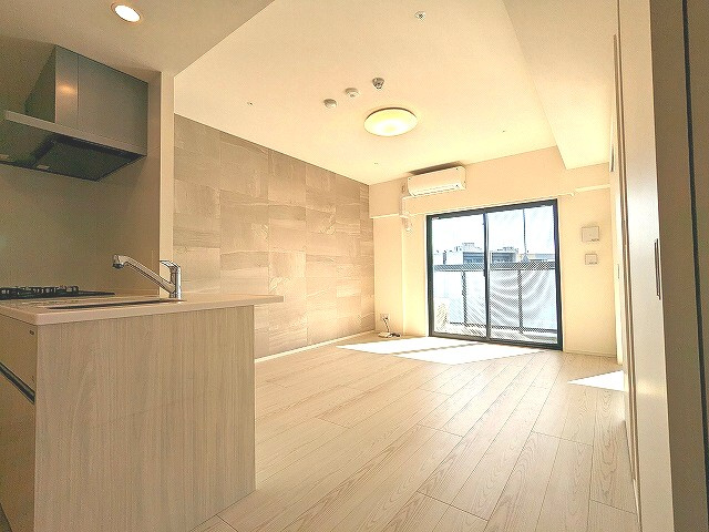 Urbanex KURAMAE RESIDENCEの設備|南向き、カウンターキッチン、インターネット無料、床暖房、エアコン照明付きです