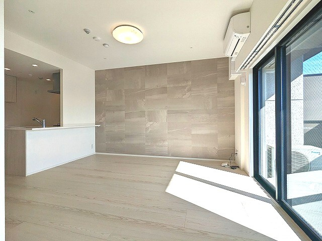 Urbanex KURAMAE RESIDENCEの設備|南向き、カウンターキッチン、インターネット無料、床暖房、エアコン照明付きです