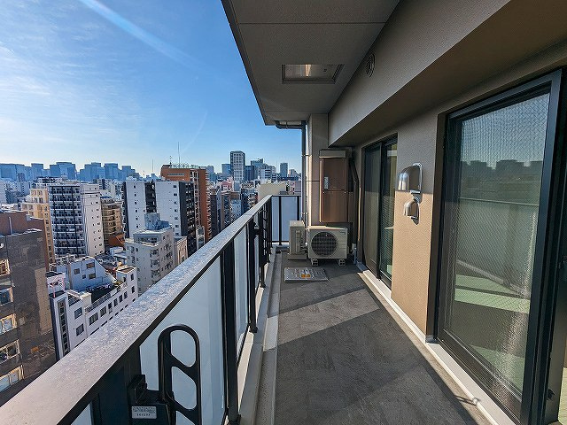 Urbanex KURAMAE RESIDENCEの設備|14Fバルコニー、南向きワイドバルコニー