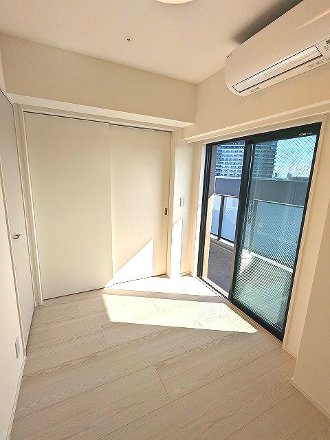 Urbanex KURAMAE RESIDENCEの設備|ディンプルキーのダブルロックセキュリティ、姿見鏡付き、シューズインクローゼット、人感センサー付き玄関ライト、玄関ディンプルキーのダブルロックセキュリティです