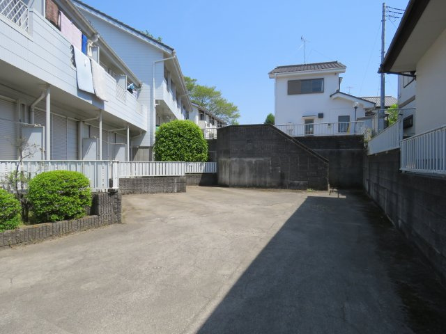 メゾンモナミの駐車場