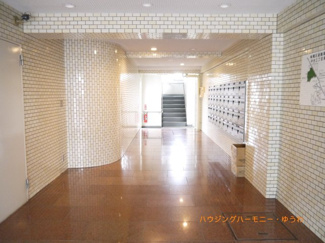 【エントランス】 | 広々したエントランス内部は、管理もしっかりしています。