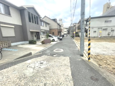 【建築条件付き土地】グラッド・タウン浜町の前面道路含む現地写真|■近くには、百貨店、スーパー、コンビニ、生活至便♪♪