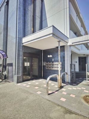 【エントランス】 | ドムール四条畷