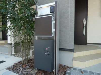 【その他】 | 熱田区三番町　新築戸建　２号棟 | 不在時はもちろん手が離せない時にもいつでも荷物を受け取れる宅配ボックス有！