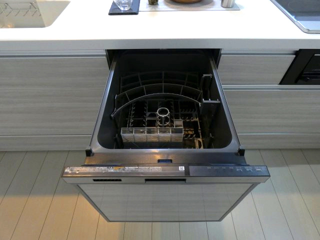 熱田区三番町　新築戸建　５号棟のその他|食洗機付システムキッチンで油物やフライパンなどもまとめて洗えるので家事の時短になります！
