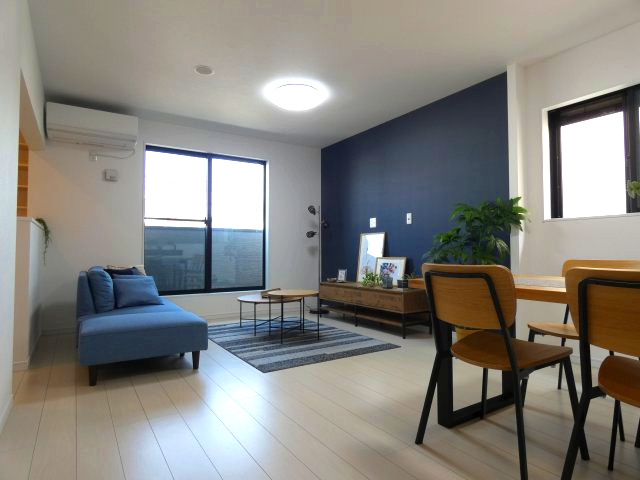 熱田区三番町　新築戸建　５号棟の居間・リビング|陽当たりが心地の良いリビング空間です。
日中はカーテンを開けて自然な光を取り込みリラックスして過ごしたいですね♪
