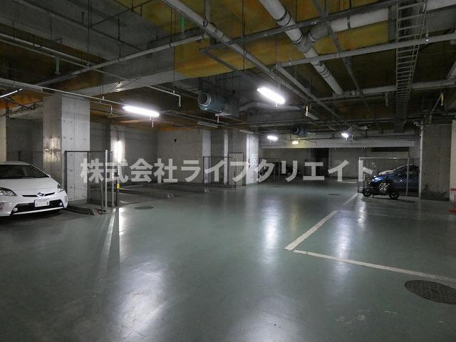 グランシェール豊田の駐車場