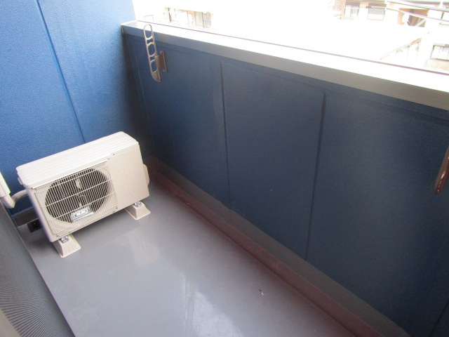 大阪市淀川区十三元今里２丁目の賃貸マンションのバルコニー