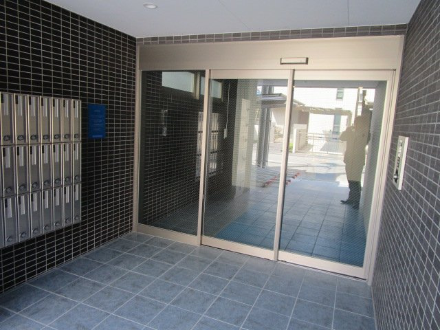 大阪市淀川区十三元今里２丁目の賃貸マンションのエントランス