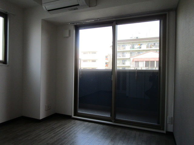 大阪市淀川区十三元今里２丁目の賃貸マンションの居間・リビング