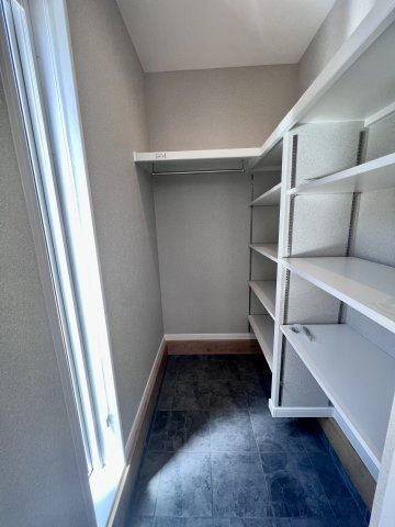 【建築条件付き土地】サン・タウン平池町のその他|シューズインクローゼットにはアウターを掛けたり物置としても活用いただけます！