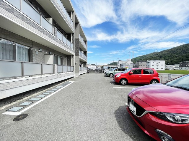 チェスターコート南佐古の駐車場