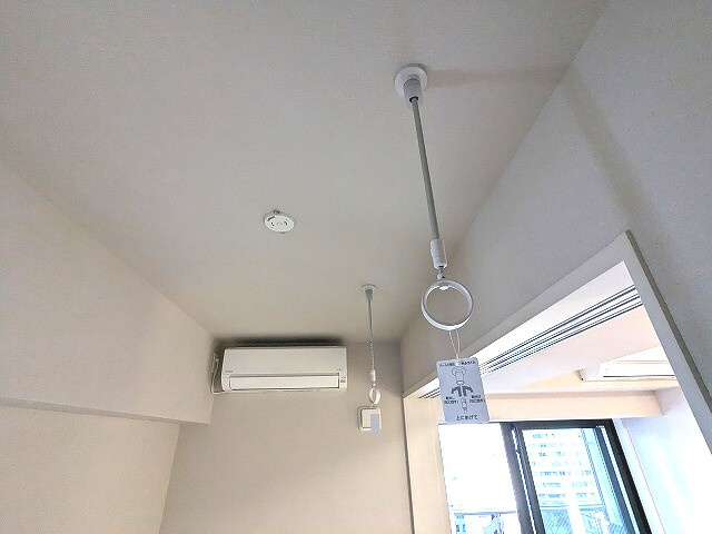 ONE ROOF RESIDENCE上野御徒町の設備|2.8帖洋室、取り外し可能な室内物干し設備付き