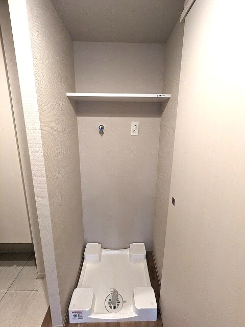 ONE ROOF RESIDENCE上野御徒町の設備|排水口のお手入れがし易い様に手前中央に配置し、足高の防水パンです