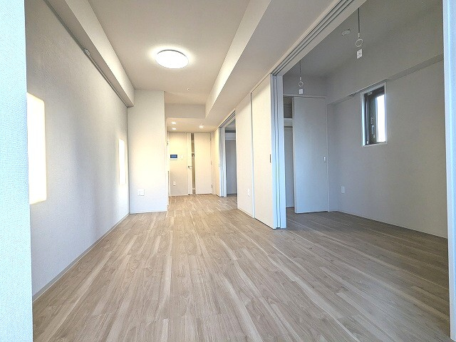 ONE ROOF RESIDENCE上野御徒町の居間・リビング|エアコン3台付、インターネット無料