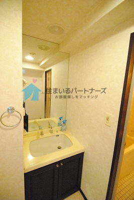 ライオンズマンションマキシム櫛原の洗面所|明るい洗面所です