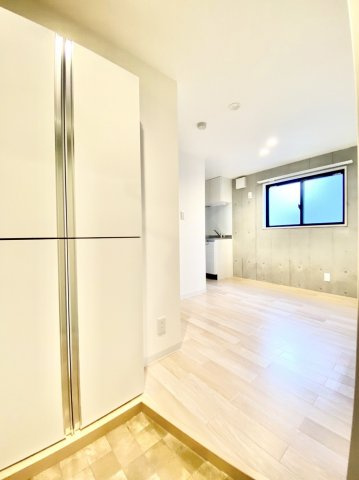 「防音マンション」ジュエシュピーレン蓮根の玄関|玄関から見た室内です（同一マンションの別部屋となります）