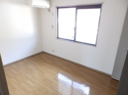 プレミール慶の洋室