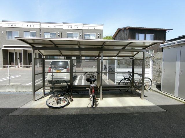 サンローザの駐車場