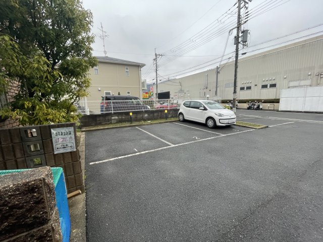 メープルフォレストの駐車場