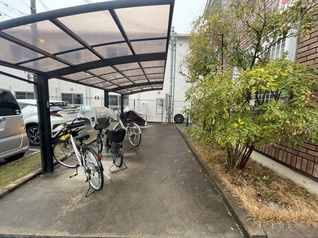 メープルフォレストの駐車場