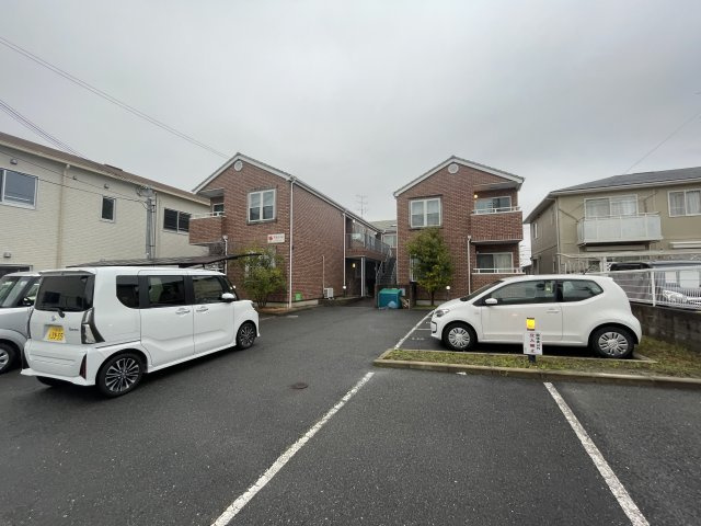 メープルフォレストの駐車場