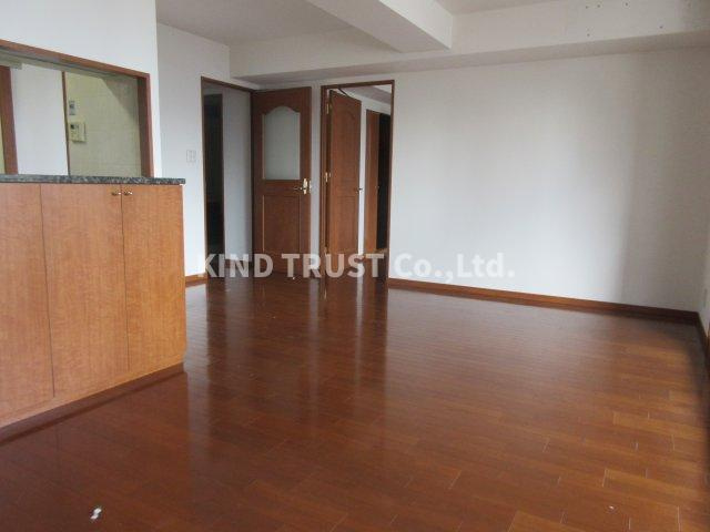 リーガル西天満Ⅱの居間・リビング|ゆったり過ごせる居間です