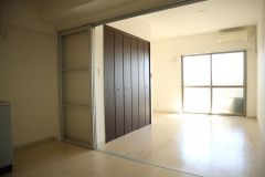 Art Pension高井田の洋室