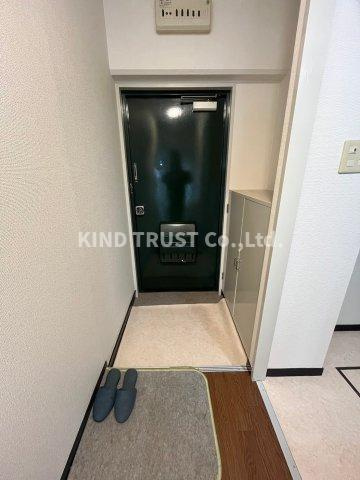 岡本ビルの玄関|収納もある玄関です