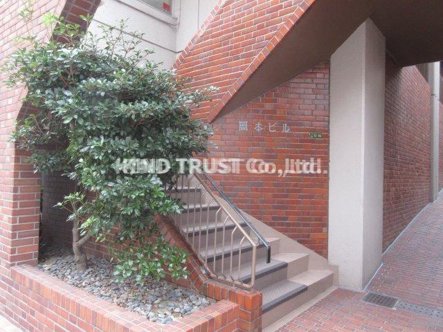 岡本ビルの庭|お庭が付いています